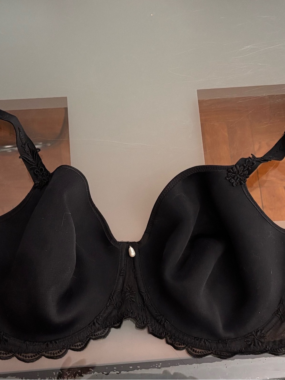 Antinea Black Underwire Bra with pearl and Lace Trim